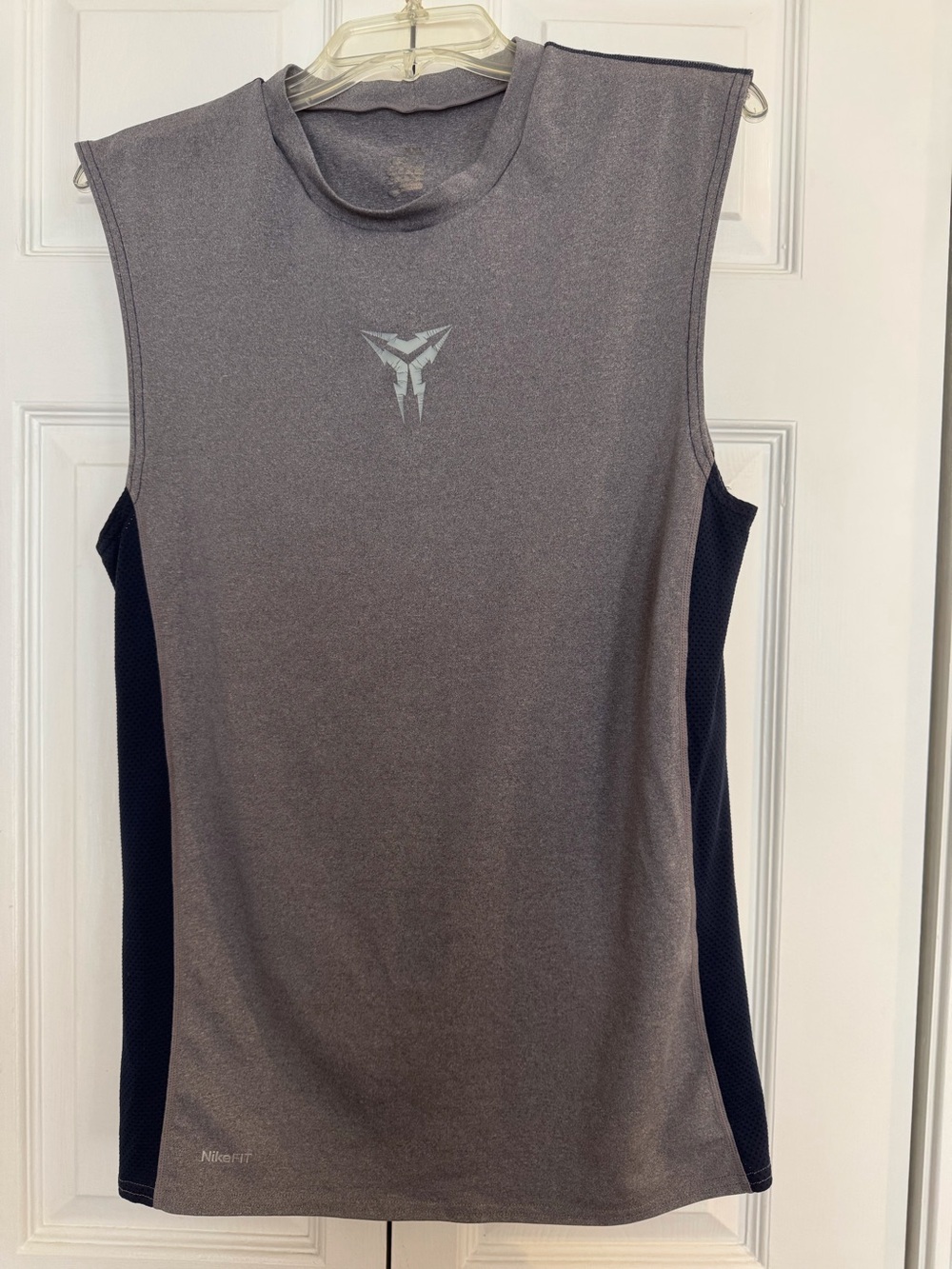 Nike Fit men’s, gray sleeveless compression tank, size XXL